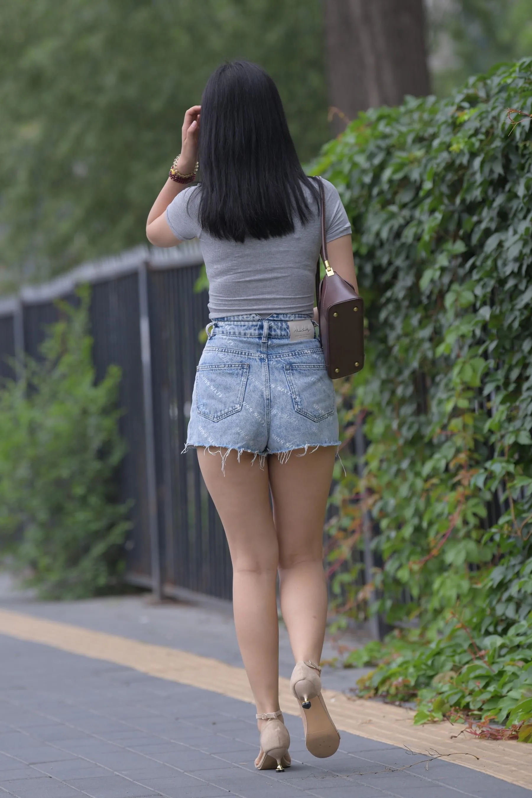 魔镜街拍 NO.169 一只麋鹿摄影-牛仔短裙美女 [235P]插图1